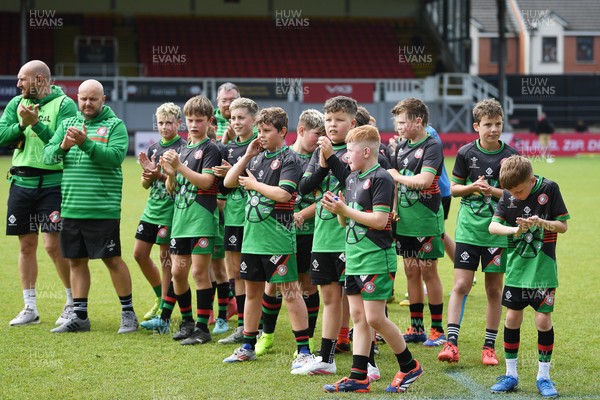 210525 - Rhymney Valley and Caerphilly District v Pembs Schools  - WSRU Junior Group - U11s DC Thomas Bowl Final - Rhymney Valley and Caerphilly District players applauding fans at full time