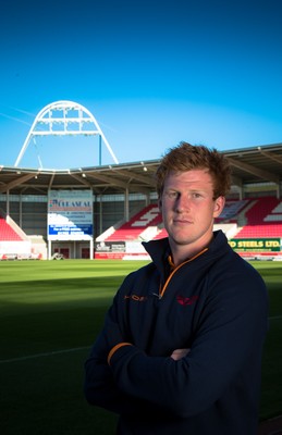 300816 -    Scarlets Rhys Patchell at Parc y Scarlets