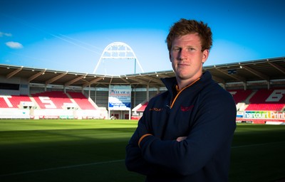 300816 -    Scarlets Rhys Patchell at Parc y Scarlets