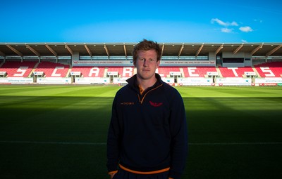 300816 -    Scarlets Rhys Patchell at Parc y Scarlets