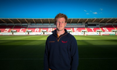 300816 -    Scarlets Rhys Patchell at Parc y Scarlets