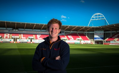 300816 -    Scarlets Rhys Patchell at Parc y Scarlets