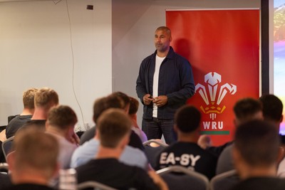 110625 - WRU - Richard Parkes speaks to Welsh team at the Vale Resort - 
