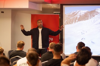 110625 - WRU - Richard Parkes speaks to Welsh team at the Vale Resort - 