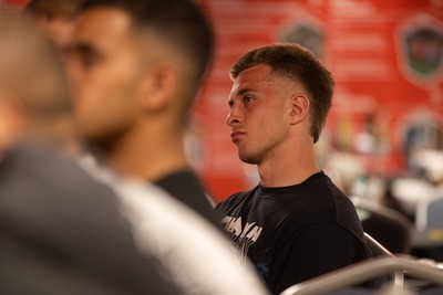 110625 - WRU - Richard Parkes speaks to Welsh team at the Vale Resort - Cameron Winnett