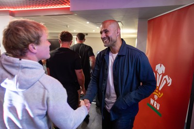 110625 - WRU - Richard Parkes speaks to Welsh team at the Vale Resort - 
