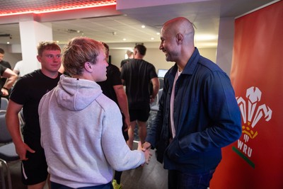 110625 - WRU - Richard Parkes speaks to Welsh team at the Vale Resort - 