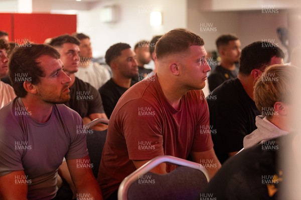110625 - WRU - Richard Parkes speaks to Welsh team at the Vale Resort - Ben Carter watches Parkes speak