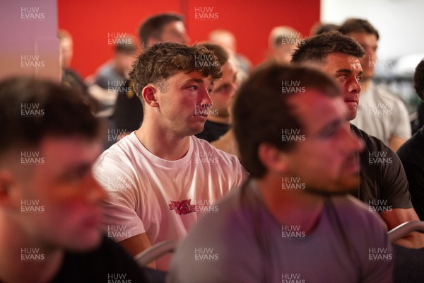 110625 - WRU - Richard Parkes speaks to Welsh team at the Vale Resort - Dan Edwards watches Parkes speak