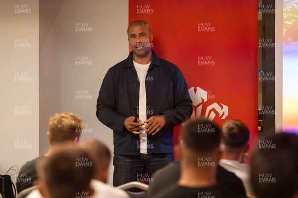 110625 - WRU - Richard Parkes speaks to Welsh team at the Vale Resort - 