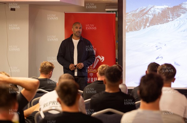 110625 - WRU - Richard Parkes speaks to Welsh team at the Vale Resort - 