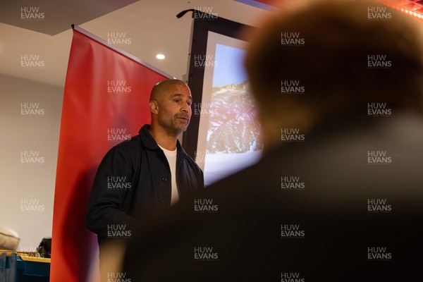 110625 - WRU - Richard Parkes speaks to Welsh team at the Vale Resort - 