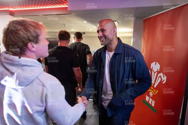 110625 - WRU - Richard Parkes speaks to Welsh team at the Vale Resort - 