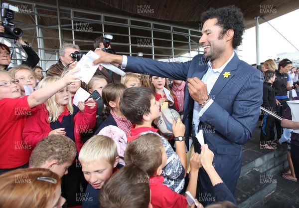 19.07.11 - Richard Parks 737 Challenge Homecoming event, Senedd, Cardiff Former Welsh rugby player Richard Parks arrives back in Cardiff for a reception at the Senedd after completing his 737 Challenge. 