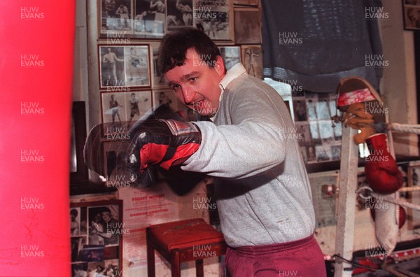 201295 - Darts player Richie Burnett works out in boxing gym in Cardiff 