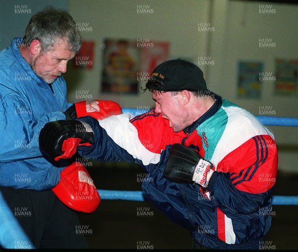 061295 - Boxer Robbie Regan with manager Dai Gardiner at Abercarn gym 