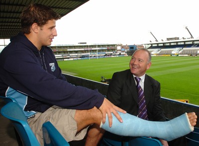 29.09.06 - Cardiff Blues - Robin Sowden-Taylor talks to Ieuan Evans on his experiences of a serious rugby injury 