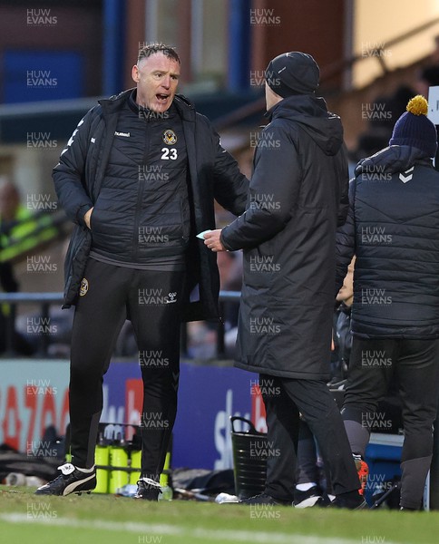 070123 - Rochdale v Newport County - Sky Bet League 2 - Manager Graham Coughlan of Newport County complains about the Rochdale goal