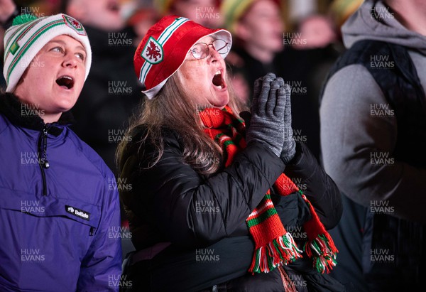 291122 - Picture shows football fans at Rodney Parade, Newport during Wales’ World Cup match against England taking place in Qatar