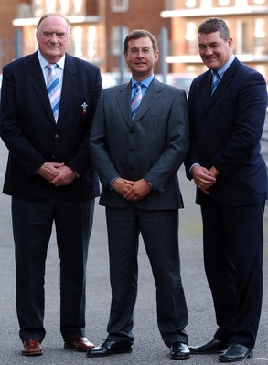 19.09.06 Roger Lewis (Ctr) who has been announced as the new WRU Group Chief Executive, alongside WRU President Keith Rowland (L) WRU and Millennium Stadium Chairman David Pickering 