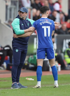 040524 - Rotherham United v Cardiff City - Sky Bet Championship - Manager Erol Bulut of Cardiff gives Callum O'Dowda of Cardiff some advice during the match