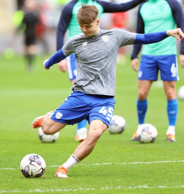 040524 - Rotherham United v Cardiff City - Sky Bet Championship - Cian Askford of Cardiff warm up