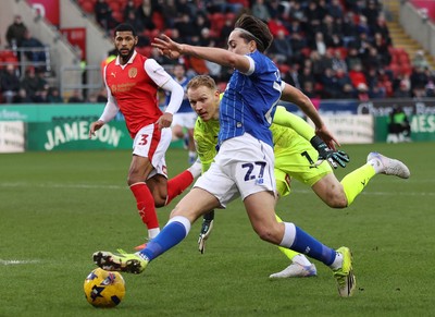 070226 - Rotherham United v Cardiff City - Sky Bet League 1 - Joel Colwill of Cardiff glides past Goalkeeper Cameron Dawson of Rotherham in the 1st half