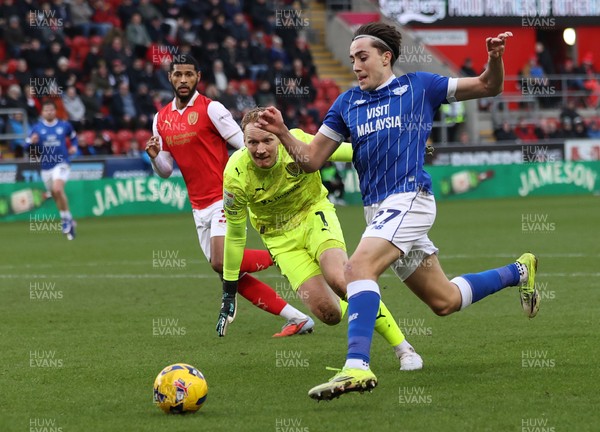 070226 - Rotherham United v Cardiff City - Sky Bet League 1 - Joel Colwill of Cardiff glides past Goalkeeper Cameron Dawson of Rotherham in the 1st half