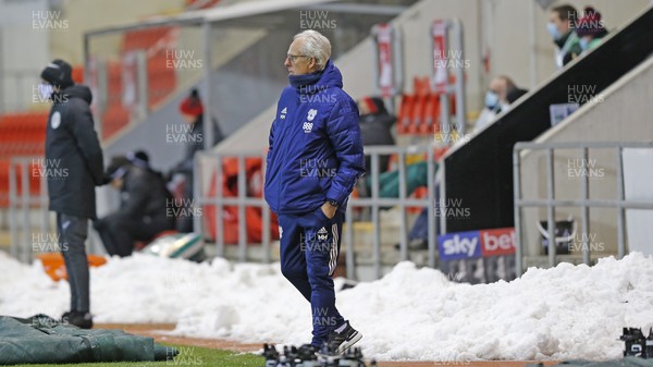 090221 - Rotherham United v Cardiff City - Sky Bet Championship - Manager Mick McCarthy of Cardiff gets a feel of the snowy conditions