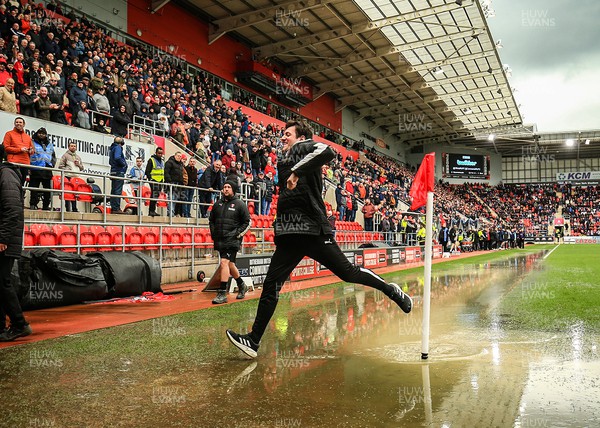 180323 - Rotherham United v Cardiff City - Sky Bet Championship - A groundsmen jumps over the corner area after the game is stopped due to a heavy downpour 
