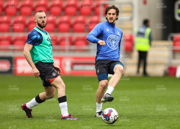 150423 - Rotherham United v Luton Town - Sky Bet Championship - Tom Lockyer of Luton Town warms up