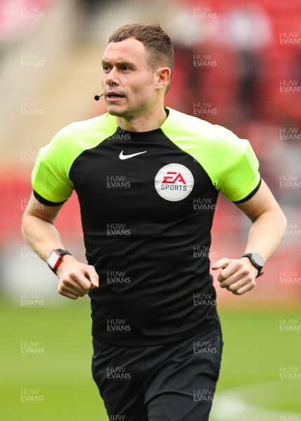 150423 - Rotherham United v Luton Town - Sky Bet Championship - Referee Leigh Doughty warms up