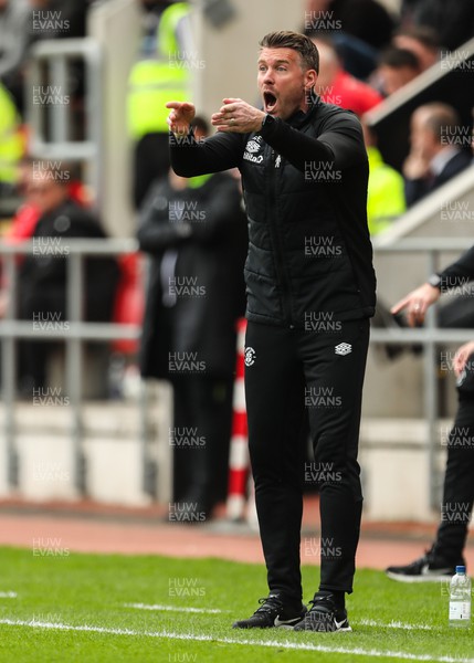 150423 - Rotherham United v Luton Town - Sky Bet Championship - Luton Town Manager Rob Edwards shouts out instruction to players