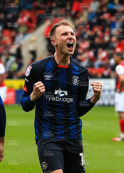 150423 - Rotherham United v Luton Town - Sky Bet Championship - Cauley Woodrow of Luton Town celebrates scoring his sides second goal of the match