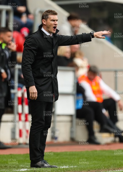 150423 - Rotherham United v Luton Town - Sky Bet Championship - Rotherham Manager Matt Taylor shouts out instruction to players