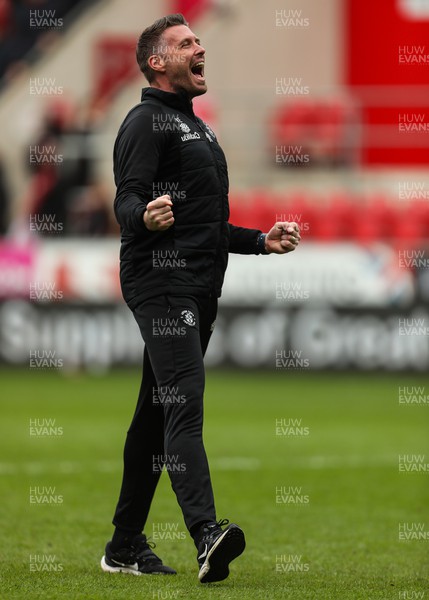 150423 - Rotherham United v Luton Town - Sky Bet Championship - Luton Town Manager Rob Edwards celebrates at full time