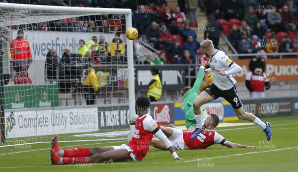 031118 - Rotherham United v Swansea City - Sky Bet Championship - Oli McBurnie  of Swansea puts the ball into the net for the 1st goal of the match leaving Rotherham floored