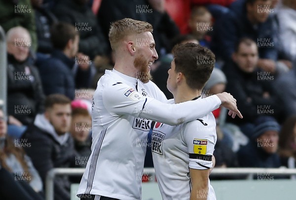 031118 - Rotherham United v Swansea City - Sky Bet Championship - Oli McBurnie  of Swansea puts the ball into the net for the 1st goal of the match leaving Rotherham floored and celebrates with Daniel James  of Swansea
