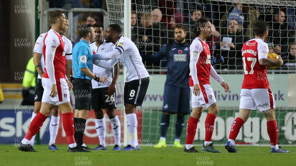 031118 - Rotherham United v Swansea City - Sky Bet Championship - Referee Tony Harrington gives Rotherham a penalty and is confronted by Swansea captain Leroy Fer of Swansea and players