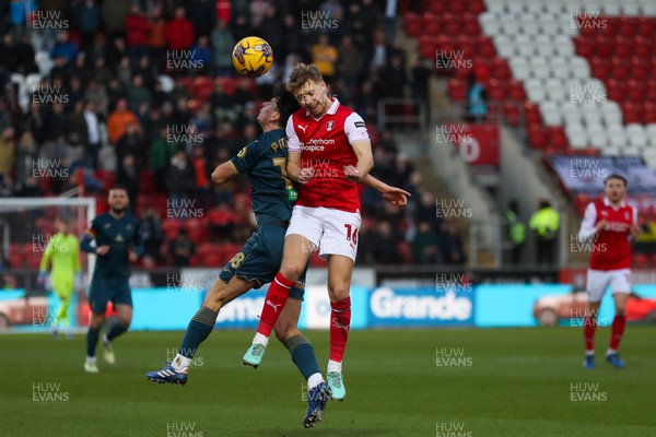 091223 - Rotherham United v Swansea City - Sky Bet Championship - Swansea's Charlie Patino is beaten to a header by Jamie Lindsay of Rotherham 