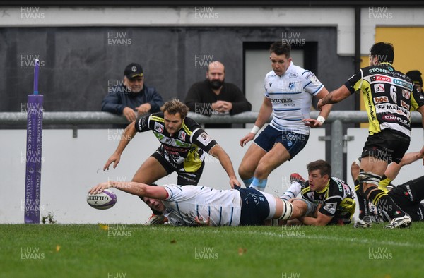 161119 - Rugby Calvisano v Cardiff Blues - European Challenge Cup -  Seb Davies of Blues scores a try 