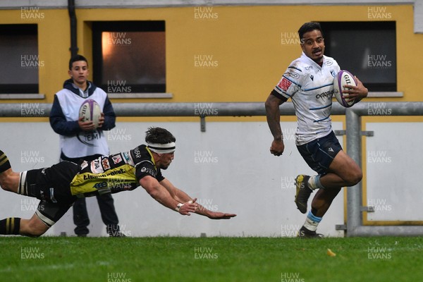 161119 - Rugby Calvisano v Cardiff Blues - European Challenge Cup -  Rey Lee-Lo of Blues 