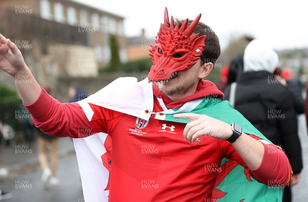 050222 - Ireland v Wales - Guinness Six Nations Championship - Wales fans outside the stadium before the game