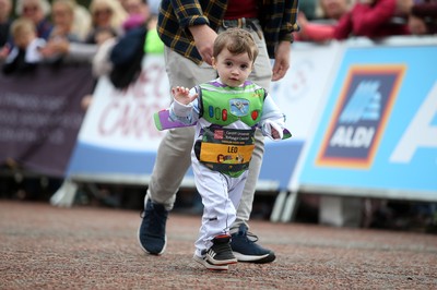 051019 - Run4Wales - Cardiff Half Marathon Festival of Running outside the City Hall - 