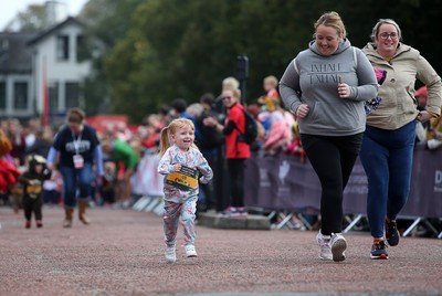 051019 - Run4Wales - Cardiff Half Marathon Festival of Running outside the City Hall - 