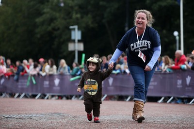 051019 - Run4Wales - Cardiff Half Marathon Festival of Running outside the City Hall - 