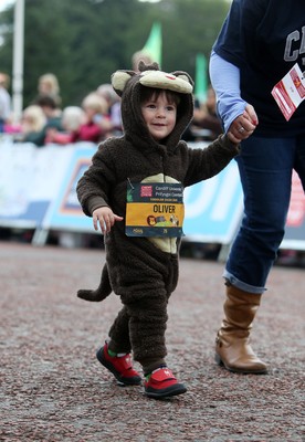 051019 - Run4Wales - Cardiff Half Marathon Festival of Running outside the City Hall - 