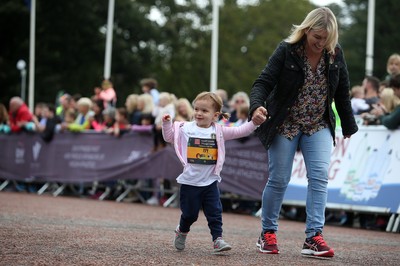 051019 - Run4Wales - Cardiff Half Marathon Festival of Running outside the City Hall - 