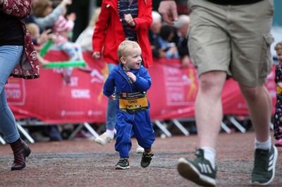 051019 - Run4Wales - Cardiff Half Marathon Festival of Running outside the City Hall - 