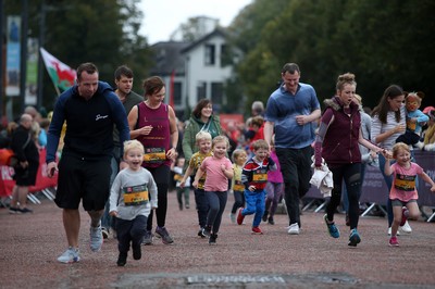 051019 - Run4Wales - Cardiff Half Marathon Festival of Running outside the City Hall - 